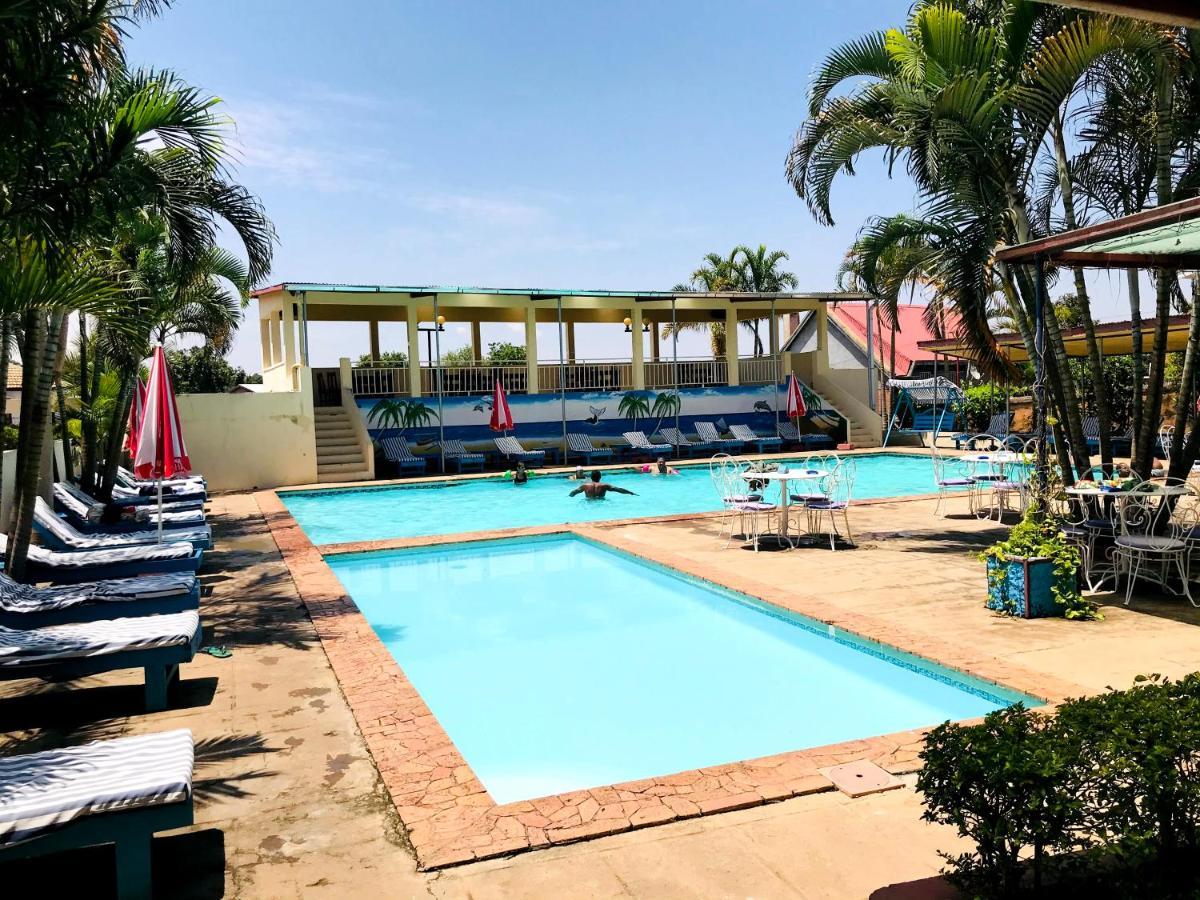 Hotel - Appartement Meuble " Les Flots Bleu " Антананариву Екстериор снимка