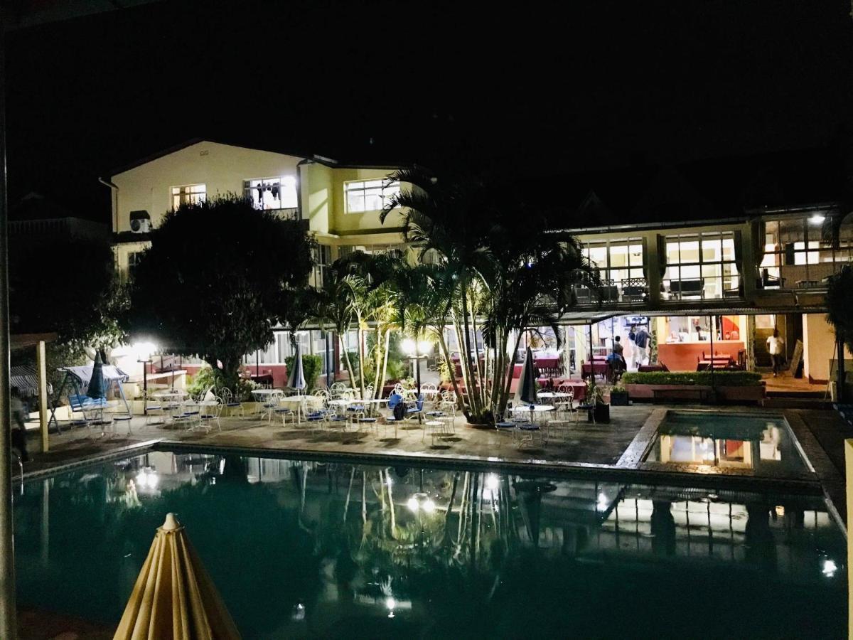 Hotel - Appartement Meuble " Les Flots Bleu " Антананариву Екстериор снимка