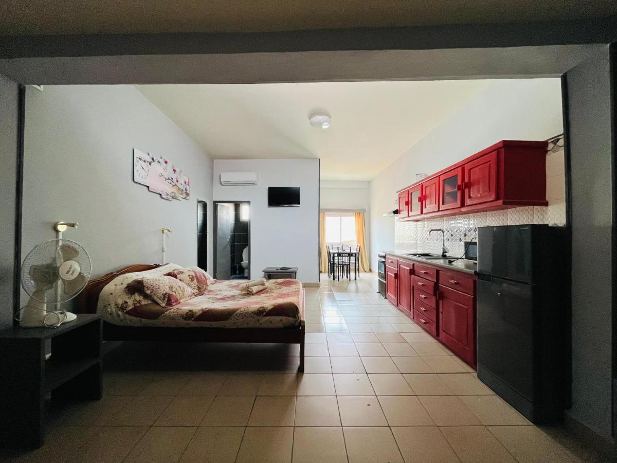 Hotel - Appartement Meuble " Les Flots Bleu " Антананариву Екстериор снимка