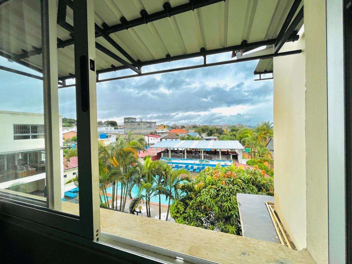 Hotel - Appartement Meuble " Les Flots Bleu " Антананариву Екстериор снимка