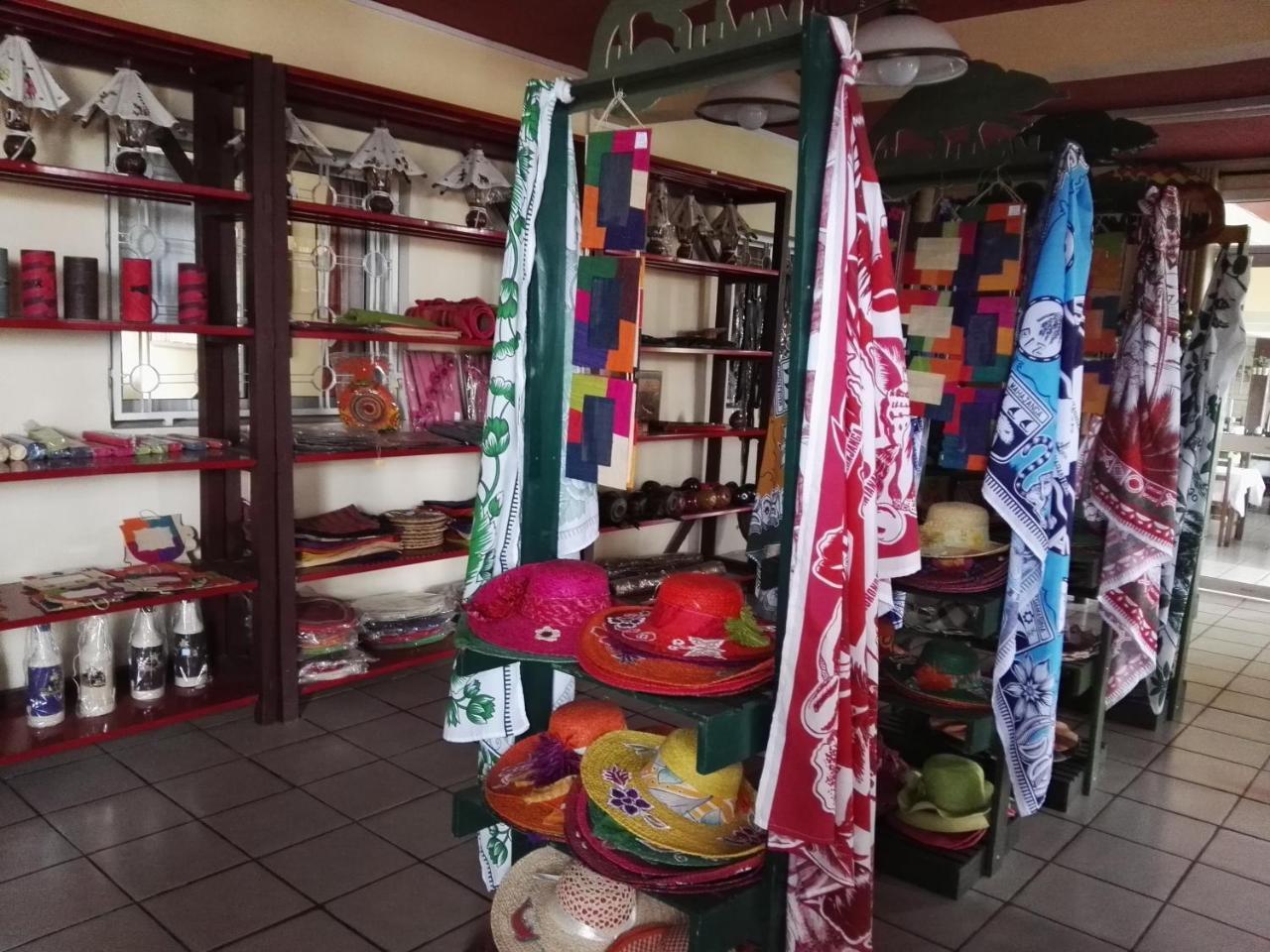 Hotel - Appartement Meuble " Les Flots Bleu " Антананариву Екстериор снимка